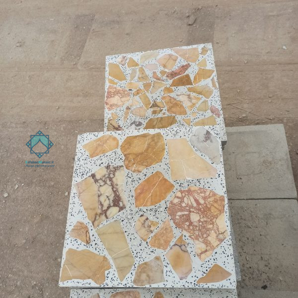 تصویر نمای مورب از موزاییک لاشه عسلی بر روی پالت و دسته بندی شده