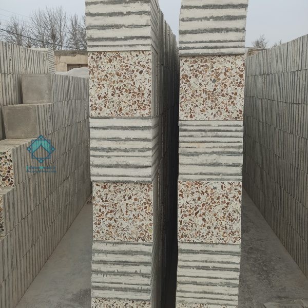 نمای دور از دسته چیده شده از موزاییک مرمر نمزه سه داخل کارگاه