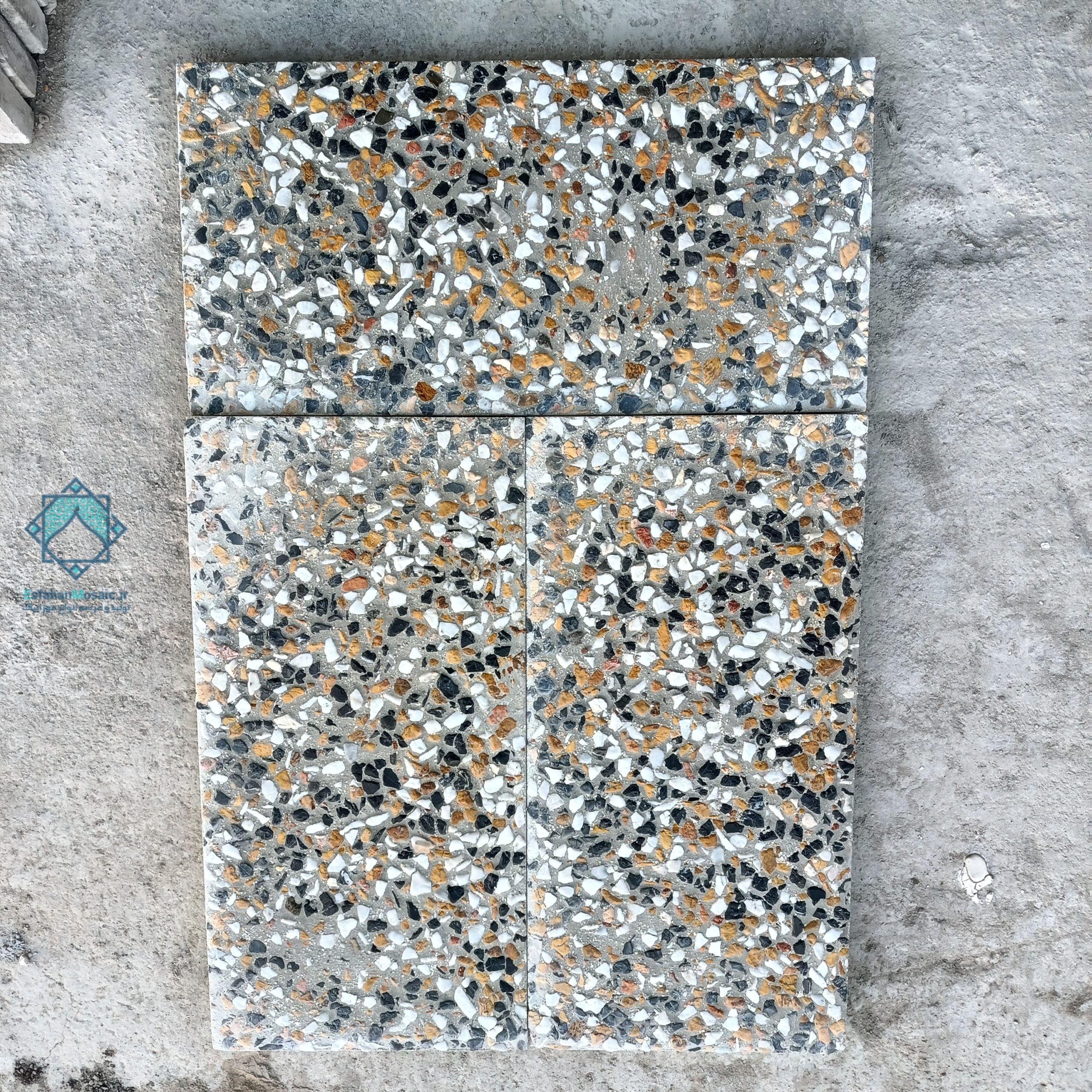 نمای عمودی از چند موزاییک واش بتن ترکی با ابعاد 30 در 60 که در کنار یکدیگر قرار گرفتهاند